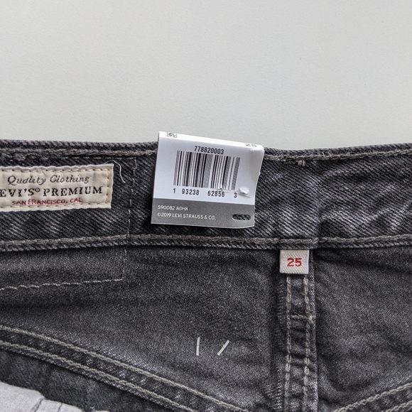 Levi's High Rise Deconstructed Skirt Black Studded - Picture 9 of 10